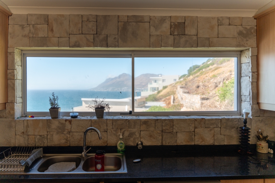 6 Bedroom Property for Sale in Fish Hoek Western Cape